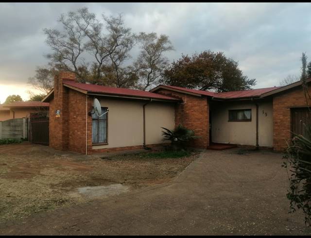 7 BEDROOM HOUSE FOR SALE IN VANDERBIJLPARK CE 5